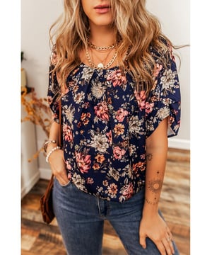 Stijlvolle bloemenprint voegt een vrouwelijke touch toe  
Veelzijdig ontwerp met ronde hals voor gemakkelijke styling  
Korte mouwen perfect voor warm weer  
Casual maar chique, ideaal voor verschillende gelegenheden  
Materiaal: 100% Polyester