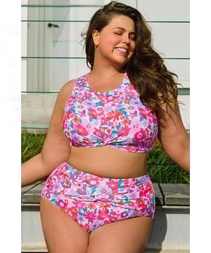 Vibrant floral print bikini set for plus
  size women
  Padded design for added comfort and support
  Sleeveless bikini top with a twisted design
  High
  waisted bottoms for a flattering silhouette
Material: 85% Polyester 15% Elastane