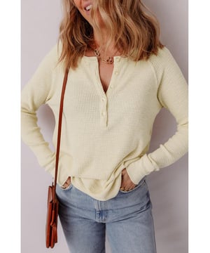 Textured knit fabric
  Button detail
  Long sleeves
  Classic silhouette
  Versatile style
Material: 97% Polyester 3% Elastane