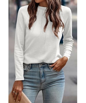 Fitted knit top
  Mock neck design
  Long sleeves
  Versatile style
Material: 75% Polyester 20% Viscose 5% Elastane