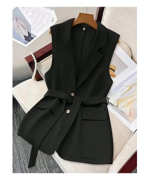 Tie-Waist Reverskragen Ärmelloser Blazer  
Gürtel-Design  
Dünnes Material  
Nicht gefüttert  
100% Polyester  
Maschinenwäsche kalt, im Trockner bei niedriger Temperatur trocknen  
Importiert  
Größe S: Oberkörperlänge 68 cm, Brust 94 cm  
Größe M: Oberkörperlänge 69 cm, Brust 98 cm  
Größe L: Oberkörperlänge 70 cm, Brust 104 cm  
Größe XL: Oberkörperlänge 71 cm, Brust 110 cm  
Größe 2XL: Oberkörperlänge 72 cm, Brust 116 cm  