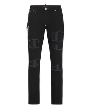 Ontsnap aan de routine en kies iets unieks, zoals deze distressed stretch denim 5 pocket broek.                                                                 Distressed stretch denim   Geribbelde leren inzetstukken   Decoratieve ritsen   Enkele metalen knoop   PP Hexagon op een saffiaanleren badge genaaid op de rechter achterzak   Pasvorm: Rockster