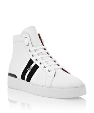 Verleihen Sie Ihrem Outfit einen sportlichen Akzent mit diesen Unisex-Sneakers Stripes aus Nappaleder mit Lederdetails in Krokoprägung. Das ikonische Skull&Bones aus Metall ist auf einem kontrastfarbenen Ripsband angebracht. Schnürverschluss. Gepolsterte Säume. Auf dem Fersenstabilisator befindet sich ein vernickeltes Abzeichen. Rutschfeste Gummisohle. Innenfutter und herausnehmbare Decksohle.