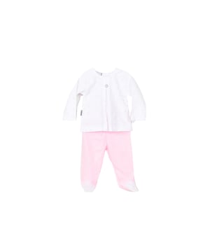 Babidu babyset.\n Set met lange mouwen en lange broek.\n Ronde hals met geribde boorden.\n Prints.\n Naden zichtbaar in toon.\n Samenstelling: 100% katoen\n Onderhoud:\nWassen op maximaal 40 °C.\n -Geen bleekmiddel gebruiken\n -Geschikt voor strijkijzer\n -Drogen op lage temperatuur
