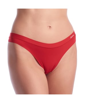 Janira Flexie Adapt Tanga\n\n Ein Kleidungsstück mit hervorragender Passform und unvergleichlicher Elastizität. Die Flexie-Linie besteht aus hochelastischem Polyamid, das eine perfekte Anpassung an jede Art von Silhouette garantiert.\n\n Entworfen mit doppelter Verstärkung an der Vorderseite sowie an den Beinen und der Taille, um zusätzlichen Komfort zu bieten.\n\n Der Laserschnitt im Gesäßbereich sorgt für maximale Diskretion und macht das Kleidungsstück unter der Kleidung völlig unsichtbar.\n\n Mit einer zentralen Naht auf der Rückseite, die sich genau an das Gesäß anpasst und das Kleidungsstück den ganzen Tag über an Ort und Stelle hält.\n\n Erhältlich in einer Einheitsgröße, die von S bis XL passt und so eine einwandfreie Passform für jeden garantiert.\n Komposition: 75% Polyamid, 25% Elasthan\n Pflege:\n- Handwäsche oder Schonwaschgang.\n - Verwenden Sie ein mildes Reinigungsmittel.\n - Verwenden Sie kein Bleichmittel.\n - An der Luft trocknen.\n - Kein Bügeln.