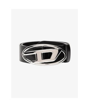 
De Diesel Oval D Logo B-1dr Riem in de kleur Zwart heeft een zilverkleurige logo gesp. Maak je outfit helemaal af met deze Diesel riem. De riem is een echte staple piece die elk seizoen terug komt in de collectie.
