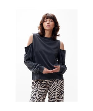 
Kleur: faded dark grey <br>
Materiaal: 100% Biologisch katoen<br>
Het model is 1.76m lang en draagt maat 36<br>
Long sleeve met open shoulders