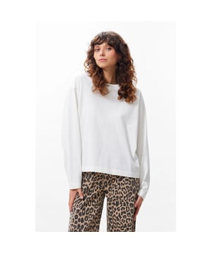 
<ul>
<li>Deze losvallende long sleeve is gemaakt van 100% biologisch katoen en is een musthave voor je garderobe - en draag je het hele jaar door.</li>
</ul><br>Kleur: off white <br>
Materiaal: 100% Biologisch katoen<br>
Het model is 1.76m lang en draagt maat 36<br>
Loose fit