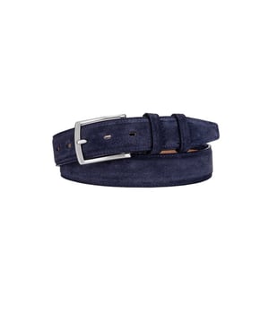  Hotitem uit de nieuwe collectie van Michaelis   Makkelijk te combineren  Betaal achteraf
<p>Deze riem in de kleur navy is vervaardigd van zeer zacht suède. De binnenkant is afwerkt met lichtbruin leer.</p>
<ul>
<li>Zeer zacht suède </li>
<li>Gedetailleerde afwerking</li>
<li>Kleur: Navy</li>
<li>PM1R00071</li>
</ul>