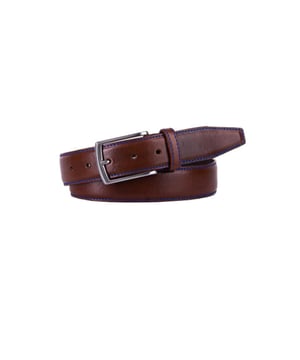 Nu extra voordelig in onze Heren Accessoires Outlet outlet, dit hippe item uit onze Michaelis sale! Laatste maten dus ben er snel bij want op=op!
<p>Deze riem in donkerbruine kleur met royalblue stiksel kan zowel zakelijk als 'casual' goed gedragen worden.</p>
<ul>
<li>Echt leder</li>
<li>Gedetailleerde afwerking</li>
<li>Kleur: Donkerbruin</li>
<li>PM1R10002</li>
</ul>