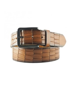 Soms is het tijd om jezelf even te verwennen. Met deze topper van Sixroad lukt dat zeker. Tijdloos en elegant en een hotitem uit de nieuwste collectie van Sixroad.
6road riem 440008-64