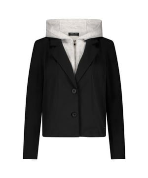 
LADY DAY Citizen vind je nu op To Be Dressed. Prachtig en uniek item van premium travelkwaliteit en gemaakt van de volgende materialen: 80% Polyamide 20% Elastane. Het jasje Citizen is een cropped blazer met daarin een uitneembare cappuchon van sweat stof in contrast kleur met ritssluiting.