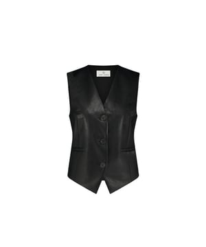 
Het Erik Vest (ML424126) van JANE LUSHKA is een gilet met V-hals en doorknoopsluiting. Deze leather look gilet is gevoerd, heeft dicht gestikte paspelzakken aan de voorzijde en een strikdetail van stof aan de achterzijde. Het gilet heeft een aangesloten pasvorm, valt op de heup en is uitgevoerd in de kleur Black.<br /><br />De stof is gemaakt van Viscose.