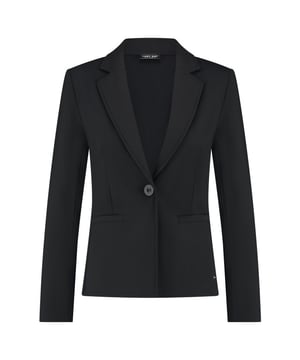 
LADY DAY Billy Bonded vind je nu op To Be Dressed. Prachtig en uniek item van premium travelkwaliteit en gemaakt van de volgende materialen: 80%pa/20%el. Let op: bonded kwaliteit
De blazer Billy is een kort model een heeft een getailleerde pasvorm. Het item is single breasted en heeft paspelzakken voorop.