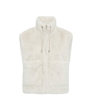 
<p>Mooie bodywarmer van Freequent in zacht imitatiebont dat warmte en elegantie perfect combineert. de bodywarmer heeft grote zakken aan de voor- en zijkant, een ritssluiting en een trekkoord van imitatieleer in de hoge kraag.</p>
<ul>
<li>Materiaal 100% Polyester,Lining 100% Polyester</li>
<li>Imitatiebont</li>
<li>Kort model</li>
</ul>
