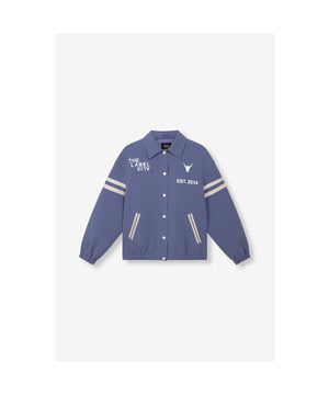 
Deze prachtige damesjack van het merk Alix The Label is perfect voor elke gelegenheid! Het jack heeft een mooie blauwe kleur en is gemaakt van hoogwaardige materialen, namelijk 74% polyester, 19% viscose en 7% elastaan. Hierdoor voelt het jack niet alleen zacht en comfortabel aan, maar is het ook nog eens duurzaam. De perfecte combinatie dus!en#10;en#10;Het jack heeft een trendy en tijdloos design met een opstaande kraag en een ritssluiting aan de voorkant. De ritssluiting is voorzien van een gouden ring voor een stijlvolle touch. De lange mouwen en de licht getailleerde pasvorm zorgen voor een vrouwelijke uitstraling. Dit jack is perfect voor zowel een casual als een chique look en is gemakkelijk te combineren met andere items uit je kledingkast.en#10;en#10;Of je nu een dagje gaat shoppen of een avondje uit gaat, met dit jack ben je altijd on-trend en comfortabel gekleed. Bestel nu deze blauwe damesjack van Alix The Label en maak jouw outfit compleet!