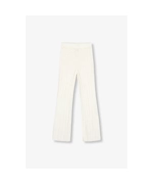 
<p>Broek met wijde pijpen gebreid van viscose stof van het merk Alix The Label. De broek heeft een ajour patroon en kunt het combineren met een bijpassende top voor een complete look. </p>
<ul>
<li>Stofsamenstelling: 80% rayon, 20% polyamide/nylon. </li>
<li>Pasvorm: valt normaal. Twijfel je over de maat? Neem contact met ons op en we helpen je graag verder! </li>
</ul>