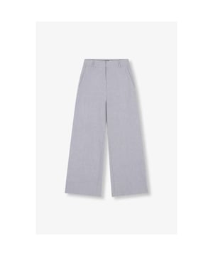 
<p>Pantalon met foliestreep op de zijnaad van het merk Alix The Label. De broek heeft een relaxte pasvorm en kunt het combineren met een bijpassende blazer voor een complete look. </p>
<ul>
<li>Stofsamenstelling: 62% polyester, 35% viscose, 3% elastaan. </li>
<li>Pasvorm: valt normaal. Twijfel je over de maat? Neem contact met ons op en we helpen je graag verder! </li>
</ul>