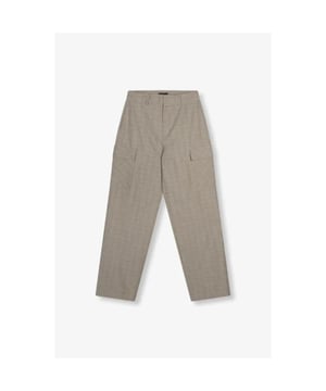 
<p>Cargobroek van het merk ALIX The Label. De broek heeft een ruitjespatroon en een bull-borduurwerk op de zak. </p>
<ul>
<li>Stofsamenstelling: 77% polyester, 23% viscose</li>
<li>Pasvorm: valt normaal. Twijfel je over de maat? Neem contact met ons op en we helpen je graag verder! </li>
</ul>