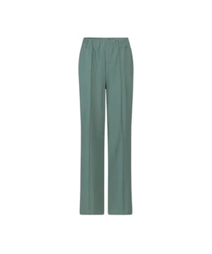 
<div class="Rte">Broek met rechte pijpen van het merk Another Label. De broek heeft een elastische taille voor een relaxte pasvorm. Draag met de bijpassende Pia blazer voor een complete look. </div>
<div class="Rte">
<ul>
<li>Stofsamenstelling: <span> </span>100% polyester (gerecycled)</li>
<li>Pasvorm: valt normaal. Twijfel je over de maat? Neem contact met ons op en we helpen je graag verder! </li>
</ul>
</div>