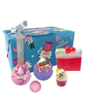 Experience the joy of the holiday season with the Bomb Cosmetics Festive Gift Pack - What's Cracking? This delightful set is designed to bring surprise and happiness to your bath time. Each handmade product is infused with enchanting holiday scents, essential oils, and vibrant colors, creating a fizzing spectacle that bursts with seasonal cheer. Perfect for pampering, this gift pack includes the Pink Christmas Blaster, You're a Cracker Blaster, Island Tiara Creamer, Mint Condition Mallow, and Xmas Pud Sliced Soap. Treat yourself or a loved one to a festive bathing experience!