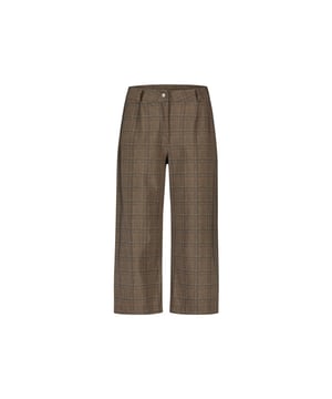 
De Pants Erin van JANE LUSHKA is een chique broek met knoopsluiting, steekzakken en een driekwart-lengte. Deze broek heeft een losse pasvorm en is uitgevoerd in de kleur multi green.