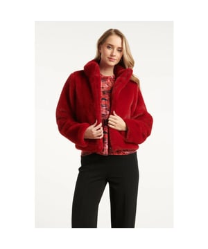 
Zandkleurig bontjasje van Smashed Lemon in een zachte, fluffy structuur die direct warmte en stijl toevoegt aan je outfit. Het korte model valt losjes rond het lichaam en is ideaal om te dragen over een blouse, coltrui of jurk. De neutrale zandtint maakt dit jasje veelzijdig en makkelijk te combineren met aardetinten, zwart of denim. Perfect voor frisse lentedagen of het najaar. Belangrijkste kenmerken: - Warme, zandkleurige tint voor een natuurlijke look - Fluffy bontstructuur voor een zachte en luxe uitstraling - Losvallende pasvorm voor comfort en bewegingsvrijheid - Kort model, ideaal voor laagjes in het tussenseizoen - Stijlvol te combineren met zowel casual als geklede outfits Verkrijgbaar in red, sand.Specificaties :

 
 * Stijl: Jasje 
 * Print: Uni 
 * Pasvorm: Losvallend 
 * Lengte: Kort 
 * Model is: 173 cm tall and wears size S/36 
 * Country of origin: Made in P.R.C. 
 * Verkrijgbaar in kleuren: Rood, Beige 
 * Lining: No 
 * Fabric composition: 100%Polyester