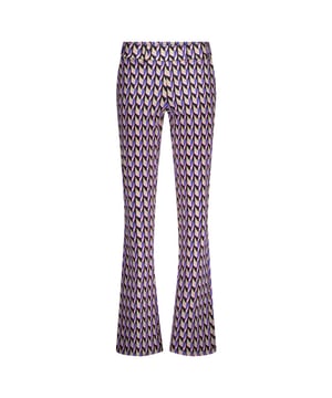 
LADY DAY Poppy vind je nu op To Be Dressed. Prachtig en uniek item van premium travelkwaliteit en gemaakt van de volgende materialen: 80% Polyamide 20% Elastane. De broek Poppy is een flared model. De achterzijde van de tailleband is voorzien van elastiek en heeft rondom riemlussen. Het item heeft steekzakken voor en klepzakken achter.