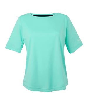 100% Recyceltes Polyester. Gewebetechnik: Leicht, Feuchtigkeitsabweisend, Schnell trocknend. Gewebe: Piqué. Design: Logo, Unifarben. GSM (Gramm pro Quadratmeter): 135. Rundhalsausschnitt. Kurzärmlig. Saum: Seitliche Schlitze. UV-Schutzfaktor: UPF 50+. 34 DE: 81,28 cm. 36 DE: 86,36 cm. 38 DE: 90,17 cm. 40 DE: 96,52 cm. 46 DE: 114,3 cm. 48 DE: 121,92 cm. 50 DE: 127 cm. 52 DE: 132 cm. 44 DE: 109 cm. 42 DE: 102 cm.