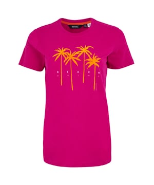 60% BCI-Baumwolle, 40% Polyester. Gewebetechnik: Atmungsaktiv. Gewebe: Trikot, Weiche Haptik. Design: Grafikdruck, Logo, Palme, Aufschrift. GSM (Gramm pro Quadratmeter): 160. Rundhalsausschnitt. Kurzärmlig. 34 DE: 81,28 cm. 38 DE: 90,17 cm. 40 DE: 96,52 cm. 46 DE: 114,3 cm. 48 DE: 121,92 cm. 50 DE: 127 cm. 52 DE: 132 cm. 44 DE: 109 cm. 42 DE: 102 cm.