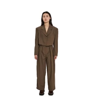
<div class="Rte">Pantalon met wijde pijpen van het merk NORR. Combineer de broek met de kamin blazer voor een matchende look. </div>
<div class="Rte">
<ul>
<li>Stofsamenstelling:<span> </span><span>90% polyester, 6% viscose, 4% elastaan.</span>
</li>
<li>Pasvorm: valt normaal. Twijfel je over de maat? Neem contact met ons op en we helpen je graag verder! </li>
</ul>
</div>
<!---->