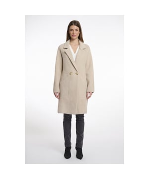 
Deze stijlvolle beige winterjas voor dames van het bekende merk Rino en Pelle is een must-have voor het koude seizoen. Gemaakt van hoogwaardige materialen, waaronder 59% polyamide, 26% polyester en 15% viscose, biedt deze jas een perfecte combinatie van warmte en comfort. De neutrale beige kleur is tijdloos en past bij elke outfit. De jas heeft een klassiek silhouet en is voorzien van een kraag en zakken. Het geeft elke look een elegante touch. Of je nu gaat voor een casual of formele outfit, deze winterjas is geschikt voor elke gelegenheid. Verwen jezelf met deze prachtige jas en trotseer de kou in stijl. Shop nu  en geniet van deze hoogwaardige jas voor de winter.