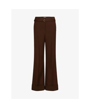 
De JOSH V Korien dames pantalon in de kleur Dark Brown biedt veel combinatiemogelijkheden. De mid rise pantalon met flared broekspijpen is gemaakt van een comfortabele kwaliteit met gerecycled polyester. De flared pantalon is verder verrijkt met omgeslagen broekspijpen en staat prachtig met zowel hakken als sneakers. Ook is de broek voorzien van een riempje met branded detail. Voor een compleet damespak combineer je de pantalon met de bijpassende donkerbruine Deacon blazer. Daarnaast is de pantalon ook perfect te combineren met een elegante blouse, sweater of een mooie top.

Materiaal 78% Recycled polyester, 12% Viscose, 5% TENCEL, 3% Elastaan, 2% Wol
