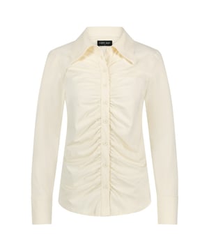 
LADY DAY Mabel vind je nu op To Be Dressed. Prachtig en uniek item van premium travelkwaliteit en gemaakt van de volgende materialen: 80%pa/20%el. De blouse Mabel is een getailleerde blouse met kraag. Deze perfecte basic loopt rond van onder en heeft een lange mouw.