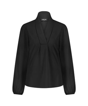 
LADY DAY Naomi LS vind je nu op To Be Dressed. Prachtig en uniek item van premium travelkwaliteit en gemaakt van de volgende materialen: 80% Polyamide 20% Elastane. De top Naomi LS is een top met lange mouwen en is een recht vallend model. Het item heeft een V-hals met een mooie omgeslagen kraag.