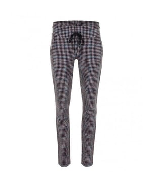 Met deze topper uit onze Dames Broeken Sale kun je aankomen! Loop er volgens de laatste modetrends bij met dit item uit de meest recente collectie van Zizo.
Prachtig item uit de collectie van een toppartner van V&D