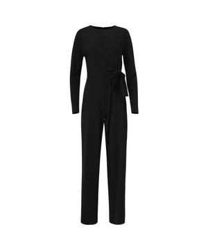 
Stijlvolle zwarte dames jumpsuit van Smashed Lemon, ontworpen in een elegante, getailleerde pasvorm met lange pijpen voor een slank silhouet. De ronde hals en het vrouwelijke wrap-taille detail met lichte rimpeling zorgen voor een flatterende look. Gemaakt van ademende travel quality stof met 4-way stretch: deze jumpsuit is kreukvrij, makkelijk te wassen en behoudt zijn vorm, ideaal voor zowel dagelijks gebruik als onderweg of op reis Belangrijkste kenmerken: - Uni zwarte kleur in ademende, kreukvrije en easy-care travel kwaliteit - Ronde halslijn met stijlvol gerimpeld wrap-ceintuur detail in de taille - Getailleerd model met lange pijpen Verkrijgbaar in Bordeaux, Army green, black.Specificaties :

 
 * Stijl: Jumpsuits 
 * Print: Uni 
 * Pasvorm: Getailleerd 
 * Lengte: Lang 
 * Model is: 175 cm tall and wears size S/36 
 * Country of origin: Made in P.R.C. 
 * Verkrijgbaar in kleuren: Bordeaux, Army, Zwart 
 * Lining: No 
 * Fabric composition: 84%Polyamide 16%Elastane