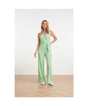 
Maak een statement in de Smashed Lemon dames jumpsuit met een frisse ananasprint! Deze zachte en comfortabele jumpsuit is het perfecte stuk voor de zomer. Het ontwerp heeft een mooie V-vormige overlap halslijn die stopt bij de taille, wat een elegante uitstraling creëert. De jumpsuit is mouwloos, wat het ideaal maakt voor warme dagen, en wordt geleverd met een bijpassende riem om je taille te accentueren. Het bovenste gedeelte heeft een nauwsluitende pasvorm, terwijl de pijpen recht vallen en breder uitlopen, waardoor een flatteuze, trendy uitstraling ontstaat. De sprankelende ananasprint in felgroen en wit brengt een tropisch gevoel en maakt deze jumpsuit een opvallende keuze voor elke gelegenheid. Gemaakt van 80% rayon, biedt deze jumpsuit zowel comfort als stijl. Belangrijkste kenmerken: - Zachte stretch stof voor ultiem comfort - V-hals overlap die elegant stopt bij de taille - Trendy ananasprint in groen en wit Voeg deze Smashed Lemon jumpsuit toe aan je garderobe voor een