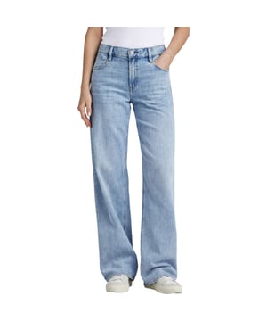 
G-star Judee jeans iin licht blauw sunfaded wassing. Heeft een loose fit met een lagere tailleband. 5 pcoket model met het geldzakje aan de binnenzijde.De steekzakken worden op de hoeken met rivets verstevigd. De achterzijde heeft iets royalere zakken met G-star label. Je draagt deze jeans loosefit en valt daarom ook ROYALER UIT in de maat. Wil je deze meer passend dragen, adviseren wij een maat kleiner te bestellen.