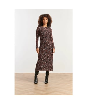
Maak een stijlvol statement met deze mesh midi jurk van Smashed Lemon, uitgevoerd in een opvallende cheetahprint in warme bruin- en zwarttinten. De jurk heeft een vrouwelijke, getailleerde pasvorm die je silhouet prachtig accentueert. Dankzij de lange, rechte mouwen en de ronde halslijn straalt deze jurk elegantie en klasse uit. De volledige voering zorgt voor comfort en draagt bij aan een perfecte pasvorm. Ideaal voor feestjes, diners of speciale gelegenheden waarbij je wilt opvallen. Belangrijke punten: • Mesh midi jurk met trendy cheetahprint in bruin en zwart • Getailleerde pasvorm met lange rechte mouwen en ronde hals • Gevoerd voor extra comfort en een mooie afwerkingSpecificaties :

 
 * Stijl: Jurken 
 * Print: Dieren 
 * Pasvorm: Getailleerd 
 * Lengte: Kort 
 * Model is: 173 cm tall and wears size S/36 
 * Country of origin: Made in P.R.C. 
 * Kleur: Brown-Black 
 * Lining: No 
 * Fabric composition: 95%Polyester 5%spandex