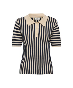
Deze prachtige polo voor dames van het bekende merk Jacqueline de Yong is een must-have item voor elke vrouwelijke kledingkast. De polo is gemaakt van een hoogwaardige mix van 80% viscose en 20% nylon, waardoor het een heerlijk zacht en comfortabel draagcomfort biedt.en#10;en#10;Het blauwe dessin van deze polo geeft het een trendy en speelse uitstraling, waardoor het perfect is voor elke gelegenheid. Of je nu een dagje gaat shoppen of een avondje uit bent, deze polo maakt jouw outfit helemaal af.en#10;en#10;Het tijdloze ontwerp in combinatie met de kwalitatieve materialen zorgt ervoor dat je jarenlang plezier hebt van deze polo. Daarnaast is het ook nog eens een duurzame keuze, omdat het merk Jacqueline de Yong zich inzet voor een verantwoorde productie van hun kleding.en#10;en#10;Dus ben jij op zoek naar een stijlvolle en comfortabele polo met een uniek dessin? Dan is deze blauwe polo van Jacqueline de Yong de perfecte keuze voor jou. Voeg hem toe aan je winkelmandje en ervaar zelf het ultieme draagplezier van deze must-have polo.