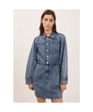 
<p><strong>Productomschrijving</strong></p>
<p>Denim jurk van het merk NORR. De jurk heeft lange mouwen en knoopsluitingen. </p>
<ul>
<li><span>Stofsamenstelling: 50% katoen, 50% organic katoen</span></li>
<li>Pasvorm: valt normaal. Twijfel je over de maat? Neem contact met ons op en we helpen je graag verder! </li>
</ul>