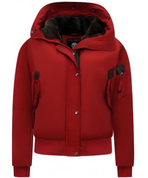 De laatste maten van dit topitem uit onze Gentile Bellini outlet, scoor je met een flinke korting. Het is altijd Gentile Bellini sale in de Dames Jassen Outlet outlet op V&D.
Gewatteerde Jas Kort Dames met Capuchon - 8815 - Rood - <p><strong>Productinformatie:</strong></p>
<ul>
<li>Gewatteerde jas kort dames met capuchon</li>
<li>Heeft een mooie rode kleur</li>
<li>Gemakkelijk te combineren met vele outfits</li>
<li>Comfortabel en warm model, perfect voor de winter</li>
<li>Kort model met een normale pasvorm</li>
<li>Het materiaal bestaat uit polyester</li>
<li>De voering bestaat uit 75% polyester 25% katoen</li>
<li>Heeft een rits met knopen als sluiting</li>
<li>Het model heeft 2 jaszakken en geen binnenzakken</li>
<li>De capuchon is niet afritsbaar</li>
<li>Voorgedrukte knopen / rits aan capuchon.<br />Zelf uit te breiden met bontkraag (wordt niet meegeleverd)</li>
<li>Breng hem naar de stomerij voor een maximale levensduur</li>
<li>Kan ook gewassen worden op 30 graden</li>
<li>Verkrijgbaar in de maten  S – M – L – XL</li>
</ul>