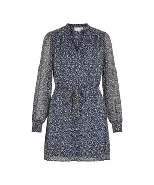 
Deze prachtige blauw-gedessineerde jurk van het merk Vila is een must-have voor elke vrouw die graag haar stijlvolle kant laat zien. Gemaakt van 100% gerecycled polyester, is deze jurk niet alleen modieus, maar ook milieuvriendelijk. De korte lengte geeft de jurk een speelse uitstraling, terwijl de blauwe tinten zorgen voor een tijdloze en veelzijdige look. Perfect voor zowel dagelijkse outfits als speciale gelegenheden, deze jurk zal zeker een favoriet worden in jouw kledingkast. Maak een statement en voeg deze blauwe dessin jurk toe aan je collectie!