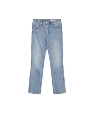 
79% Cotton, 20% Recycled Cotton, 1% ElastaneStraight Fit