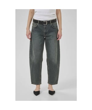 
Kleur: Dark Blue Dirty Wash <br>
Materiaal: 92% Cotton, 7% Polyester, 1% Elastane