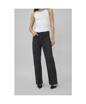 
Kleur: Black Retro Wash <br>
Materiaal: 92% Cotton, 7% Polyester, 1% Elastane