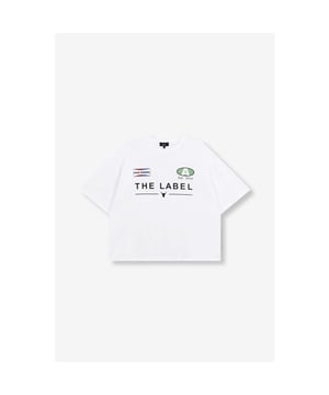 
Dit prachtige off-white t-shirt voor dames is een must-have voor jouw zomergarderobe. Het t-shirt is gemaakt van 100% katoen, waardoor het heerlijk zacht en ademend aanvoelt op de huid. Het merk Alix the Label staat bekend om haar stijlvolle en tijdloze designs, en dat is zeker terug te zien in dit t-shirt.en#10;en#10;De off-white kleur is perfect voor de zomer en past bij elke outfit. Het t-shirt heeft een klassieke pasvorm met korte mouwen en een ronde hals. Hierdoor is het shirt zowel casual als gekleed te dragen. Draag het bijvoorbeeld op een stoere jeans of juist op een elegante rok, de mogelijkheden zijn eindeloos.en#10;en#10;Naast het trendy design en het comfortabele materiaal is dit t-shirt ook nog eens duurzaam geproduceerd. Alix the Label zet zich in voor eerlijke en verantwoorde productie, wat dit t-shirt niet alleen mooi maakt van buiten, maar ook van binnen. Een perfecte combinatie van stijl, comfort en duurzaamheid.en#10;en#10;Bestel nu dit off-white t-shirt van Alix the Label en voeg een tijdloos en veelzijdig item toe aan jouw kledingcollectie. Perfect voor elke gelegenheid en een echte must-have voor elke modieuze vrouw.