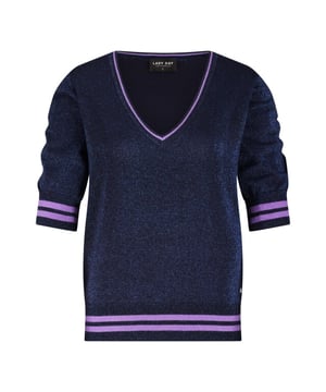 
<p>Dit mooie truitje van Lady Day heeft een leuke sparkle en leuke streepdetails in de boorden. Het truitje heeft korte mouwen en een v-hals. Leuk om met diverse items te dragen van Lady Day.</p>
<ul>
<li>Materiaal 64%viscose/15%polyamide/15%polyester/6%metallic</li>
<li>Valt goed op de maat</li>
<li>Wasvoorschrift: Fijne was 30° graden, niet trommeldrogen, lage temp. strijken</li>
</ul>
<p> </p>
