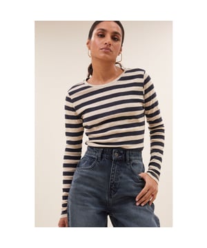
Kleur: chalk <br>
Materiaal: 100% organic cotton<br>
Het model is 1,75 en draagt maat S